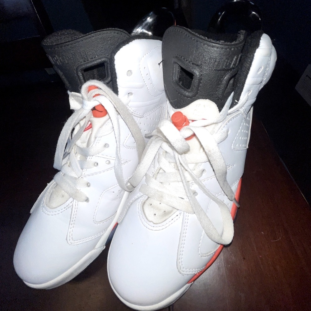 Nike Air Jordan 6 Retro White “Infrared” 384664-123 Mens Size 8 Orange and White